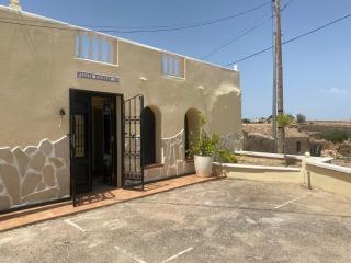 The Courtyard Studio Apartments - 3