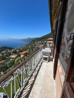Panorama Paradiso by PortofinoVacanze - Camogli - 2