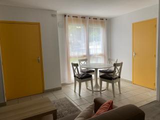 Maison Spacieuse et Confortable 100m2 avec Jardin - Val de Reuil - 2