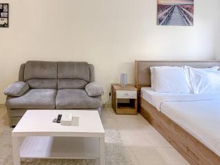 Convenient studio near Metro - Dubai - 9