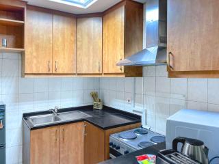 Convenient studio near Metro - Dubai - 5