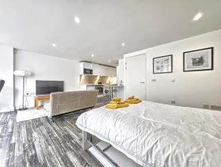 City Waterside, Old Street, Angel, Entire Private Apartment - 0