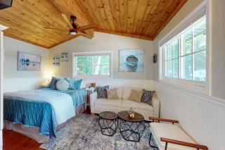 Little Lake Cottage - 7