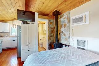 Little Lake Cottage - 5