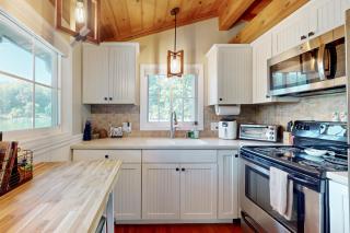 Little Lake Cottage - 1