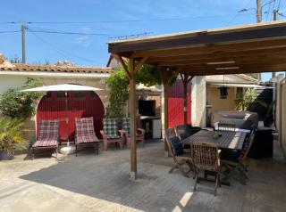 APPARTEMENT TOUT CONFORT AVEC PARKING FERMÉ - Arles - 0