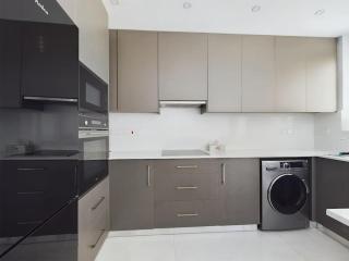 Modern Apart only Steps from Beach - 5