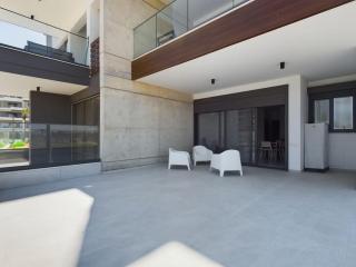 Modern Apart only Steps from Beach - 4