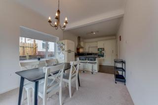 3BR Detached Bungalow with Parking - 8