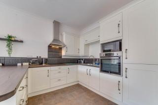 3BR Detached Bungalow with Parking - Stannington - 7