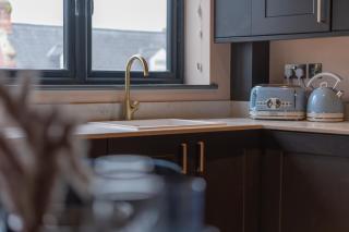 Swiper - 1 Bedroom Luxury Apartment by Mint Stays - 1