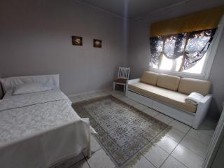 Village Nest - - 2