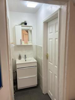 Birmingham Blissful Retreat - 4 Bedroom - Birmingham - 5