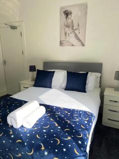 Birmingham Blissful Retreat - 4 Bedroom - Birmingham - 8