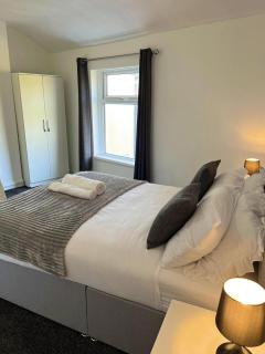 Birmingham Blissful Retreat - 4 Bedroom - Birmingham - 1