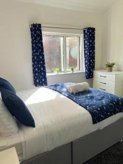 Birmingham Blissful Retreat - 4 Bedroom - Birmingham - 7