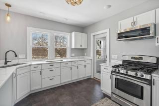 Sky Apt in Majestic MPLS Duplex - 6