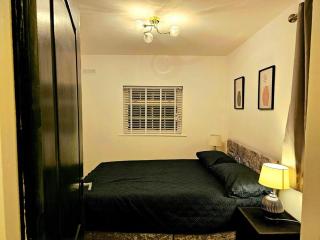 Cosy 1 bedroom flat near Bridgend town centre - Bridgend - 0