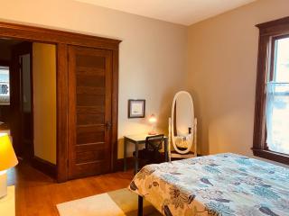 Treetop Apartment in the Heart of MPLS - Minneapolis - 3