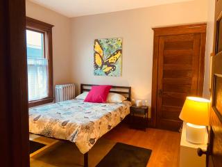 Treetop Apartment in the Heart of MPLS - Minneapolis - 4