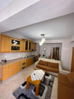 Marin Apartaments - Pogradec - 2