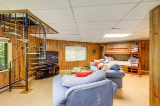 Ski, Hike! Family-Friendly Beech Mtn Cabin with Deck - 3