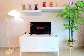 Palazio bear brick balcony high floor city view by Gdragon Homestay - 2