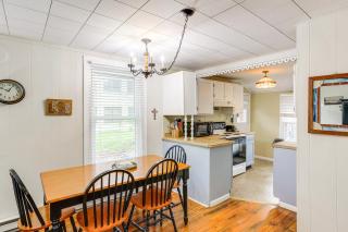 Walk to Lake Historic Lakeside Marblehead Cottage - 8