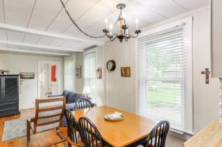 Walk to Lake Historic Lakeside Marblehead Cottage - 3