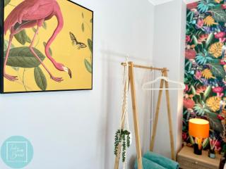Chic 2BR Home Sleeps 5 Free Parking Near Manchester - 5