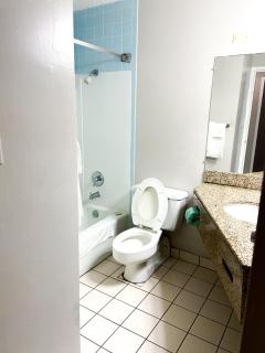 APM Inn & Suites - Martinsburg - 3