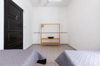 Casa con Jardín y Piscina cerca de Calle Aristides - Mendoza - 2