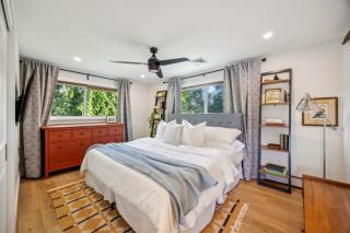 Modern Mid-Century Retreat - 4