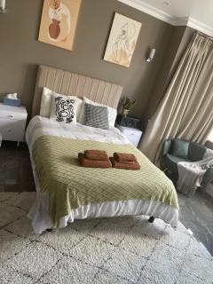 Modern huge double room with private bathroom in Colindale - 7