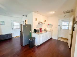 Spacious Premier Suite Cowboy Pool Pet Location by Vacation Your Way - Fort Worth - 1