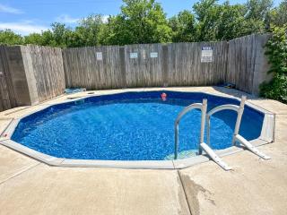 Spacious Premier Suite Cowboy Pool Pet Location by Vacation Your Way - Fort Worth - 0