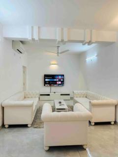 White House Sky View Theatre Villa in Gachibowli - Gachibowli - 6