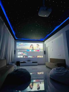 White House Sky View Theatre Villa in Gachibowli - Gachibowli - 5