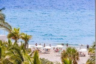 Wake Up to the Sound of Waves in a Stylish Condo in a Luxury Resort - 4