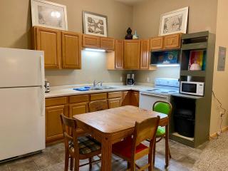 Eclipse Condo - Beautiful 2 Bedroom Stay by Beach - Pepin - 3