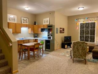 Eclipse Condo - Beautiful 2 Bedroom Stay by Beach - Pepin - 4