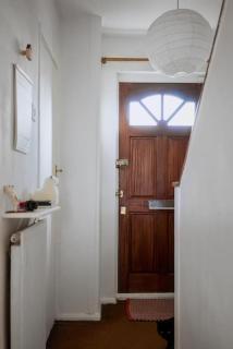 Comfy 1-Bed Flat Near Hospital & Station - 8