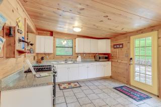 Mountain-View Cabin on Farm 3 Mi to Town and Shops - Mountain View - 9