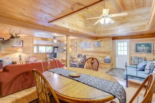 Mountain-View Cabin on Farm 3 Mi to Town and Shops - Mountain View - 4