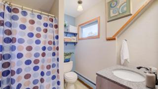Blue Iris House - 5 Beds Walking Distance to Beach - Lake City - 1
