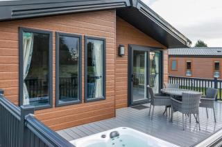 Lilac Lodge with Hot Tub - 7