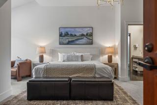 Elevated Penthouse Condo managed by Little Sister Getaways - 7