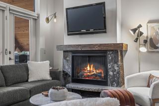 Elevated Penthouse Condo managed by Little Sister Getaways - 5