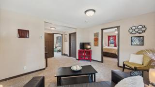 Red Hibiscus House - 3 Blocks from Lake Pepin - 7