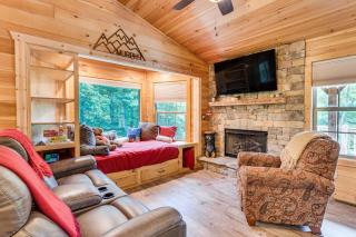 Peaceful Murphy Cabin with Fire Pits and Forest Views! - Murphy - 8